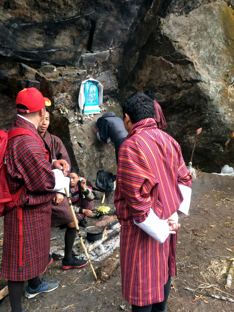 Path-side shrine to Guru Rinpoche during the ascent to Taktsang.
