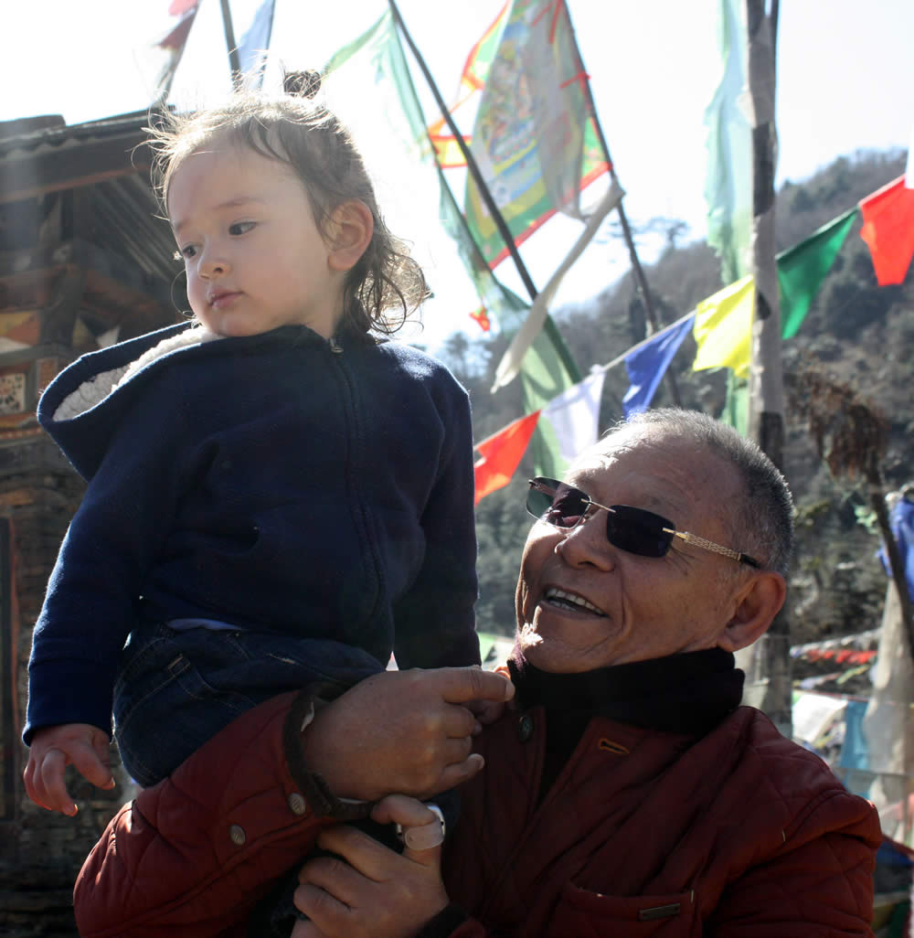 Dungse Rinpoche with Lama Riga la at Pelela Pass.