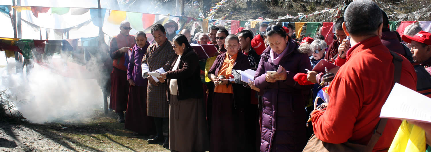 Mindrolling Jetsun Khandro Rinpoche, Mindrolling Jetsun Dechen Paldron and Mindrolling Sangyum Kushog during the sang at Pelela Pass.