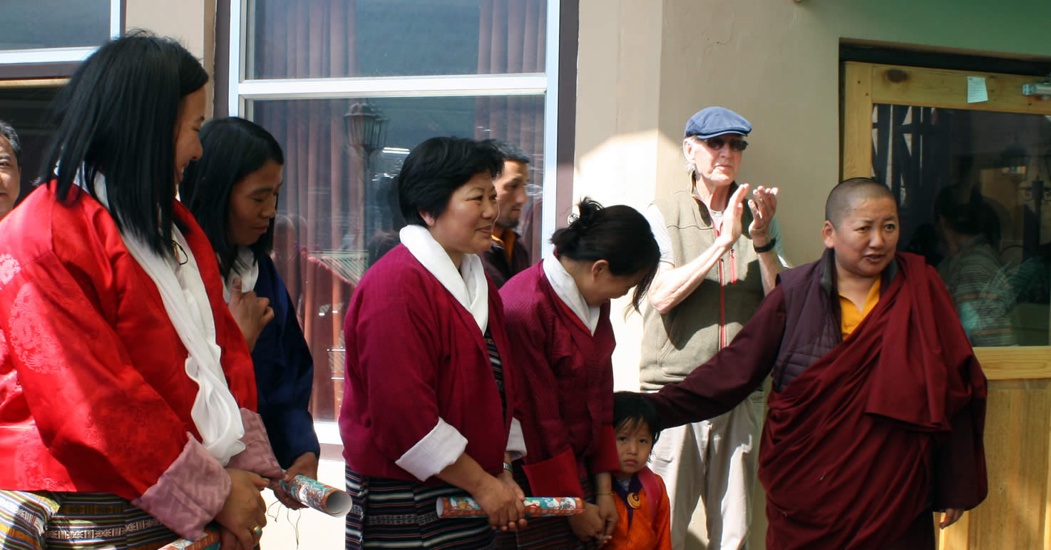 Jetsön Khandro Rinpoche introduces the family of Choenyid Choedron and thanks them on behalf of the entire group.